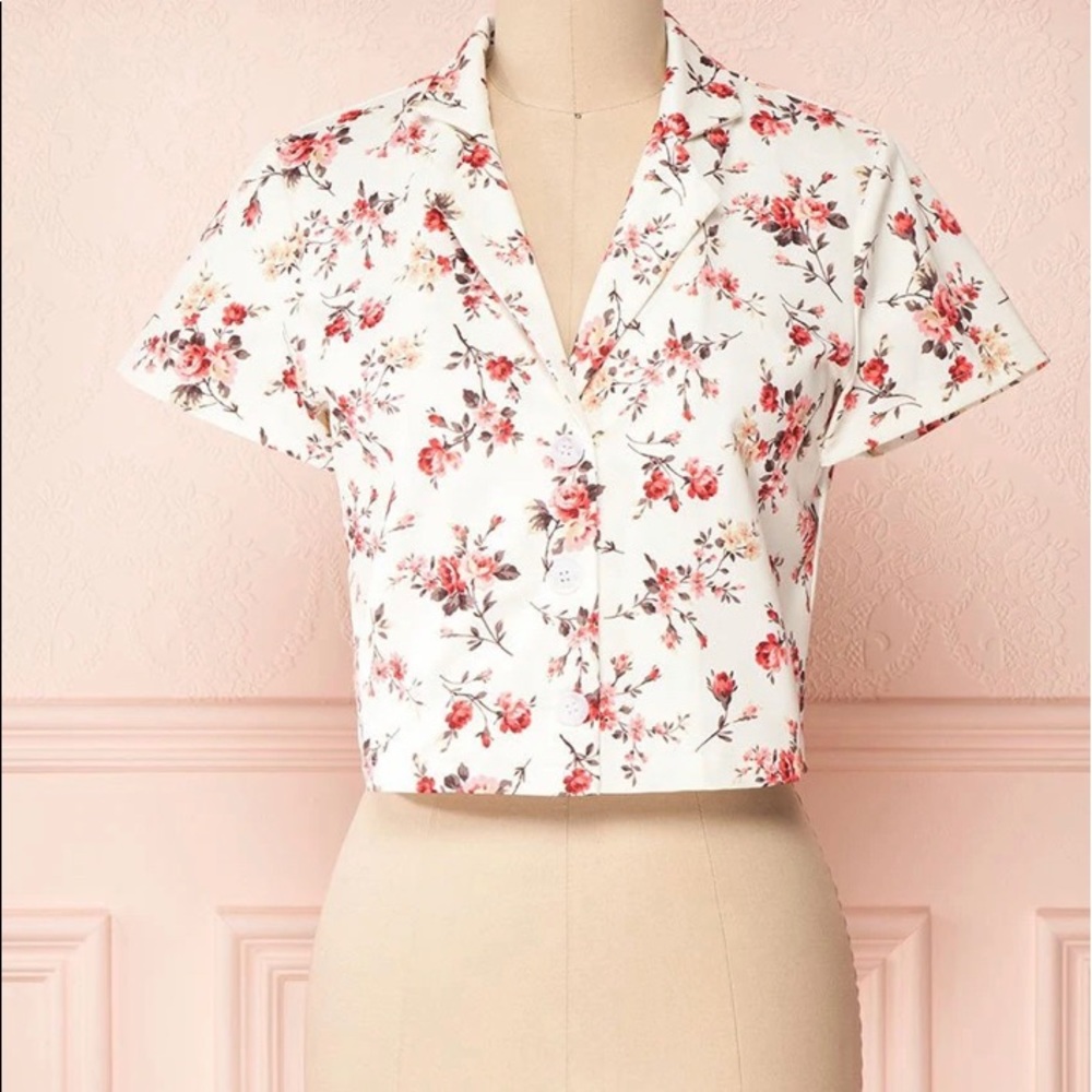 NWT Floral cropped Top